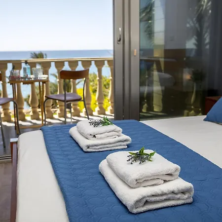 ヴィラ Maroni Beachfront *