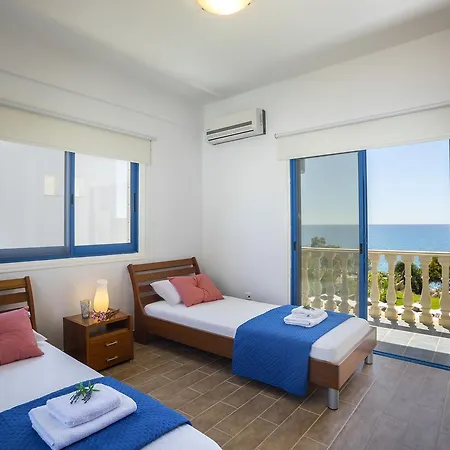 Maroni Beachfront 拉纳卡