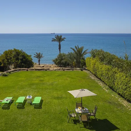 Maroni Beachfront 拉纳卡