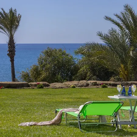 Maroni Beachfront Villa *